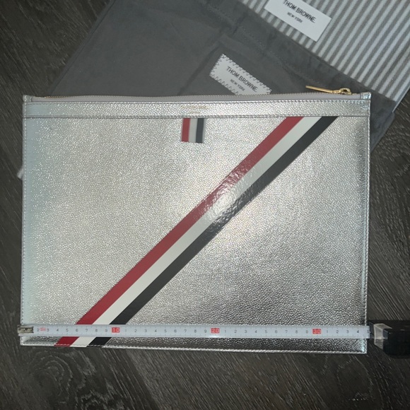 THOM BROWNE
Black Small Zip Document Holder - Picture 2 of 10